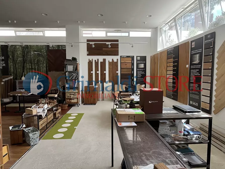 Immagine 24 di Magazzino in vendita  in Viale Giovanni Paolo II 71 a Lecce