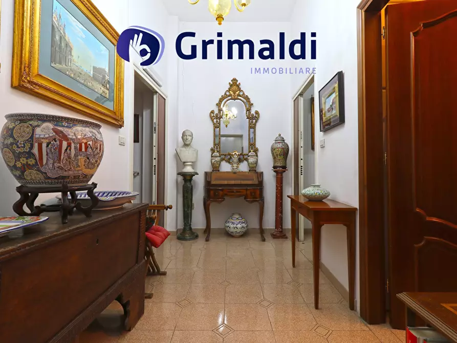 Immagine 3 di Quadrilocale in vendita  in Via Chiatamone a Napoli