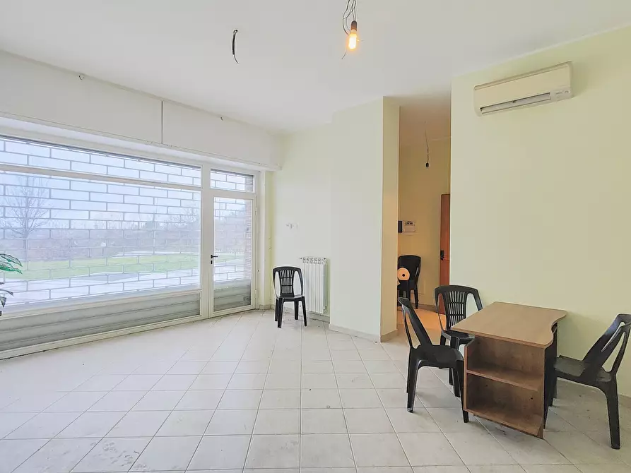 Immagine 9 di Locale commerciale in vendita  in Via alberto giolitti 53 a Roma