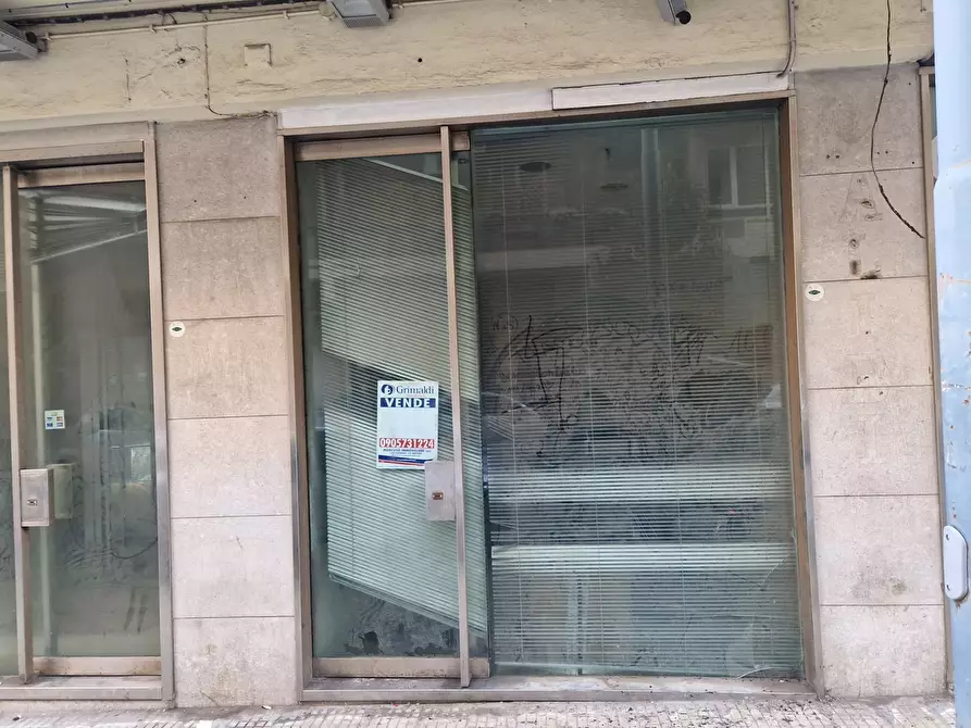 Immagine 3 di Locale commerciale in vendita  in Via Ettore Lombardo Pellegrino 19 a Messina