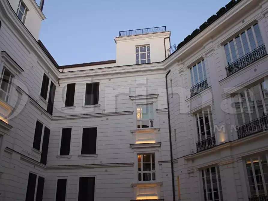 Immagine 3 di Trilocale in vendita  in Piazza Nicola Amore 2 a Napoli