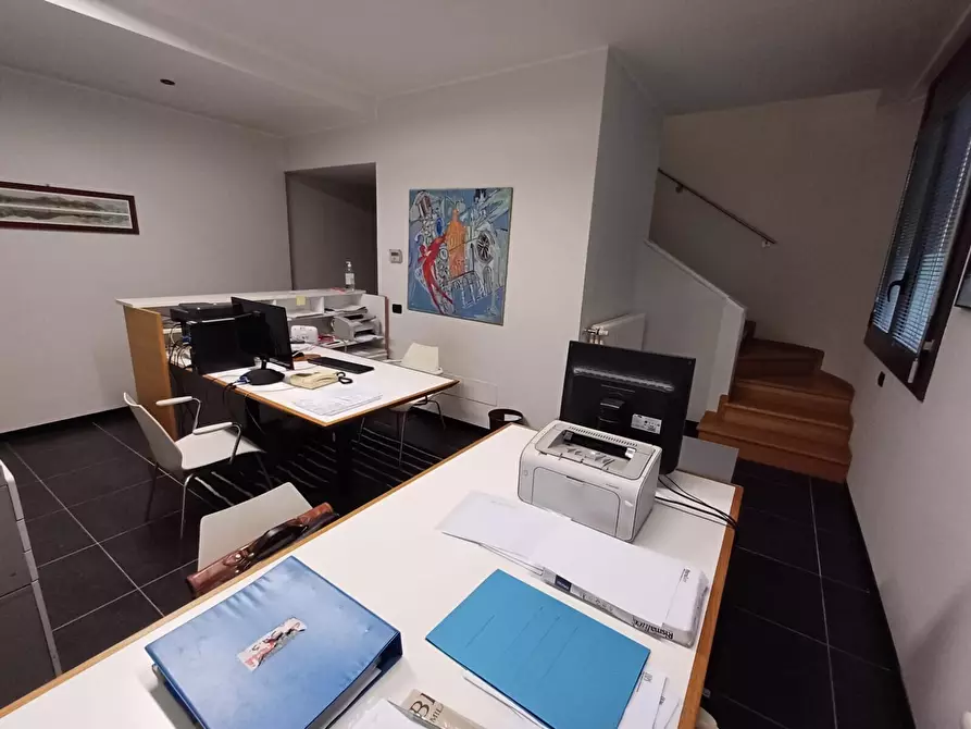 Immagine 9 di Ufficio in vendita  in VIA EINAUDI 4 a Como