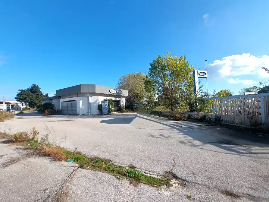 Immagine 1 di Attività artigianale in vendita  in Via Enrico Fermi 25 a Brindisi