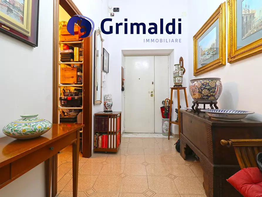 Immagine 4 di Quadrilocale in vendita  in Via Chiatamone a Napoli