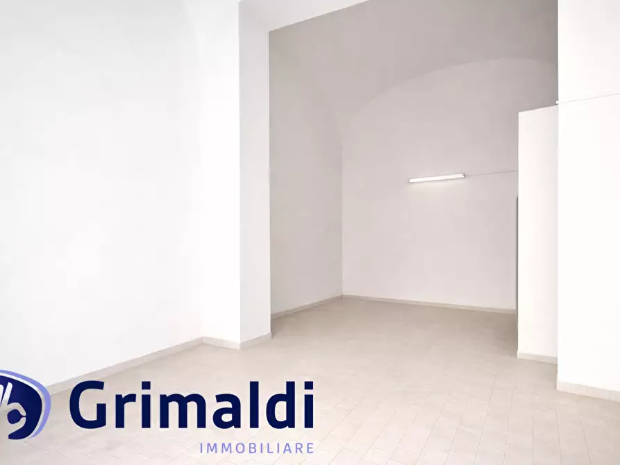 Immagine 4 di Locale commerciale in vendita  in Via Giuseppe Martucci 77 a Napoli