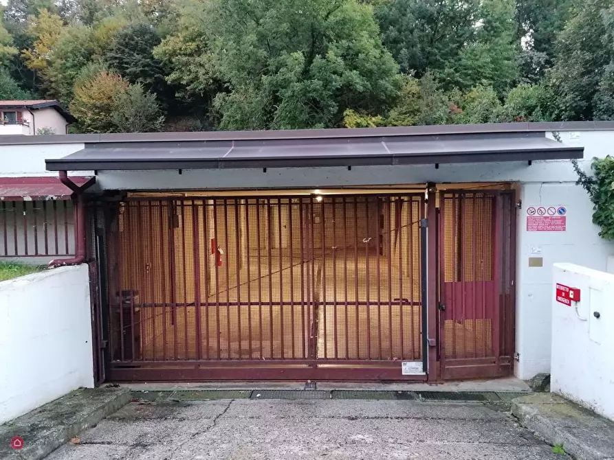 Immagine 1 di Garage in vendita  in Via Pio XI a Como