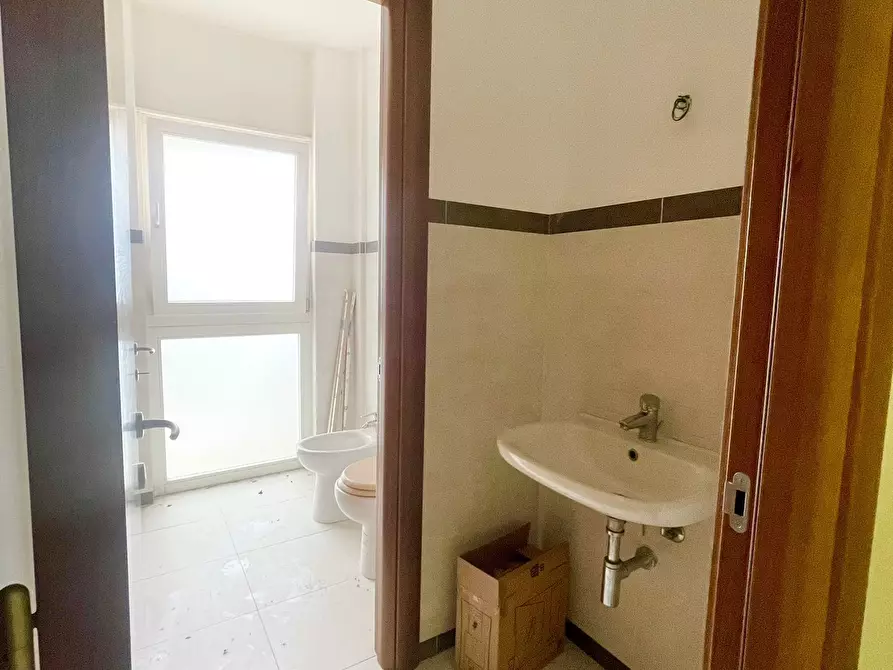 Immagine 15 di Ufficio in affitto  in Via Taranto 185 a Lecce