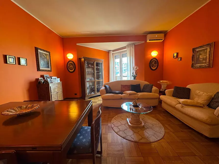 Immagine 8 di Bilocale in vendita  in Viale Massenzio Masia 79 a Como