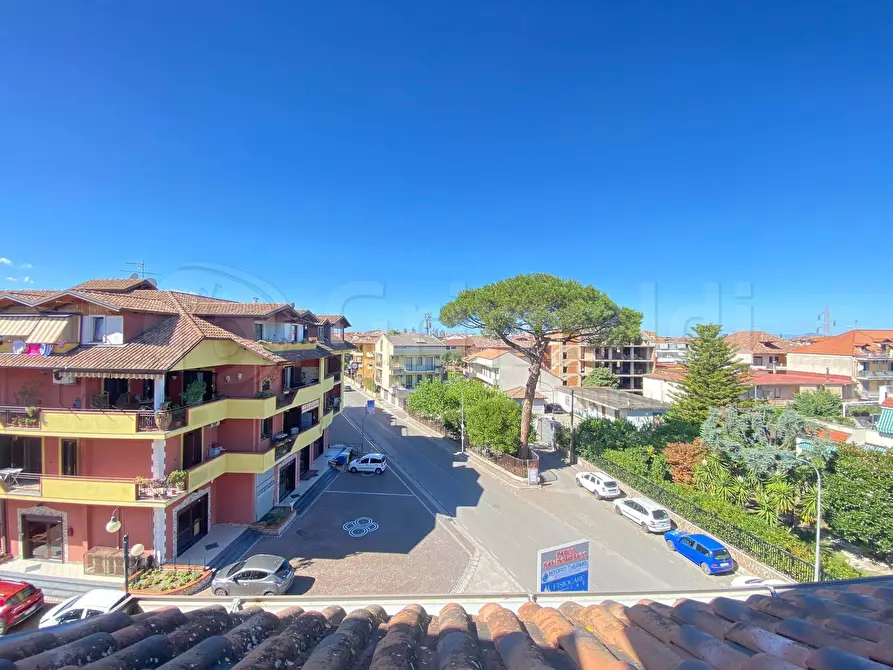 Immagine 11 di Trilocale in vendita  a Giugliano In Campania