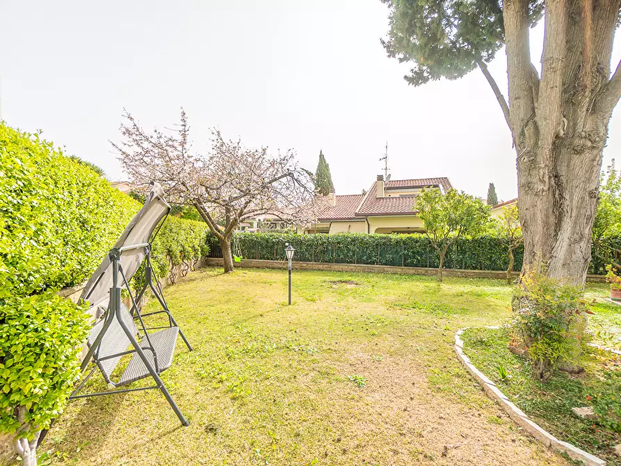 Immagine 21 di Villa in vendita  in Via Moricone a Albano Laziale