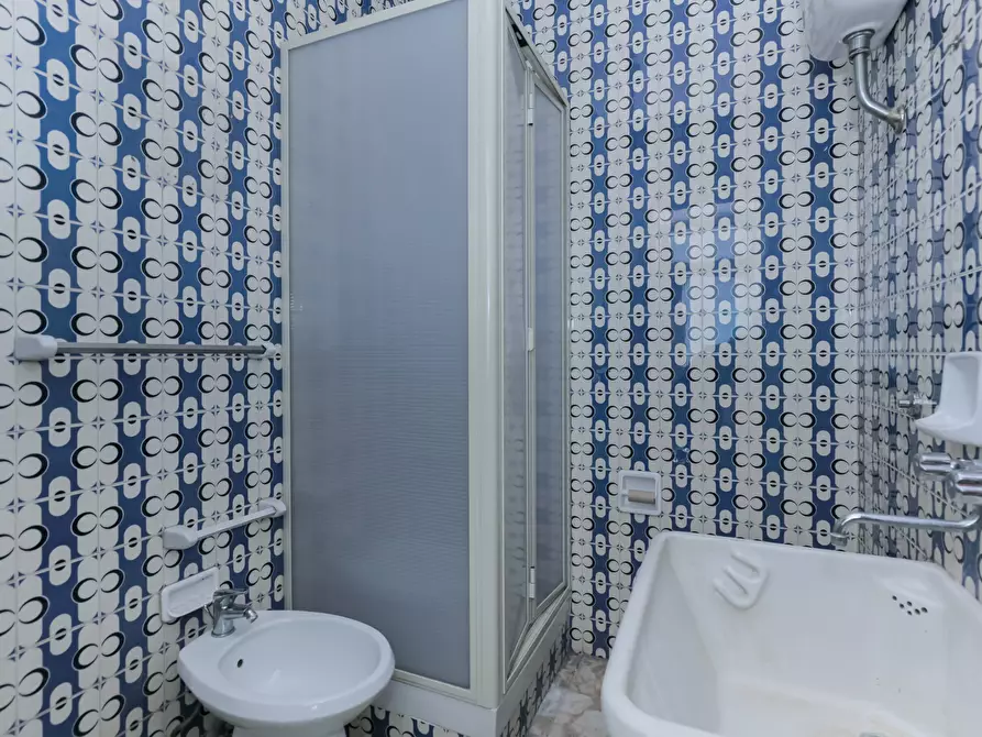Immagine 30 di Pentalocale in vendita  in Via Nuovalucello 3 a Catania