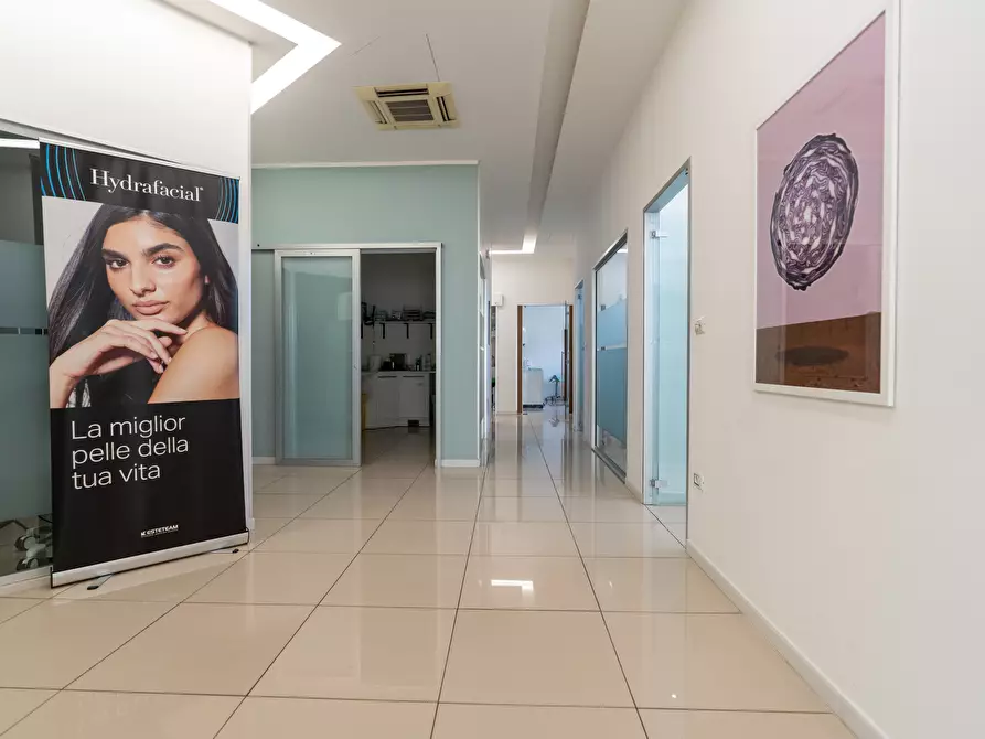 Immagine 23 di Ufficio in vendita  in Viale G. Leopardi 134 a Lecce