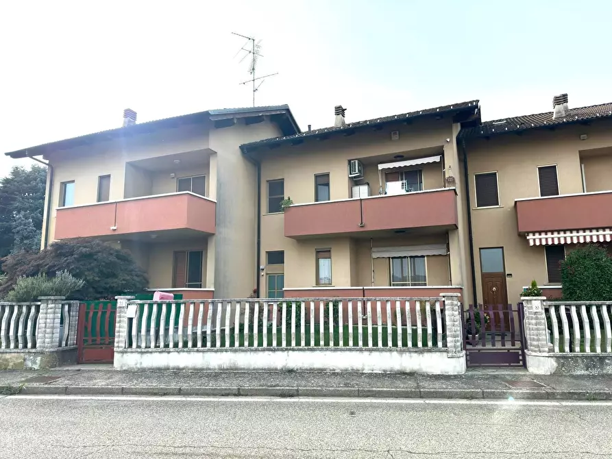 Immagine 2 di Casa bifamiliare in vendita  in Via Marilla Rigazio 22 a Vercelli