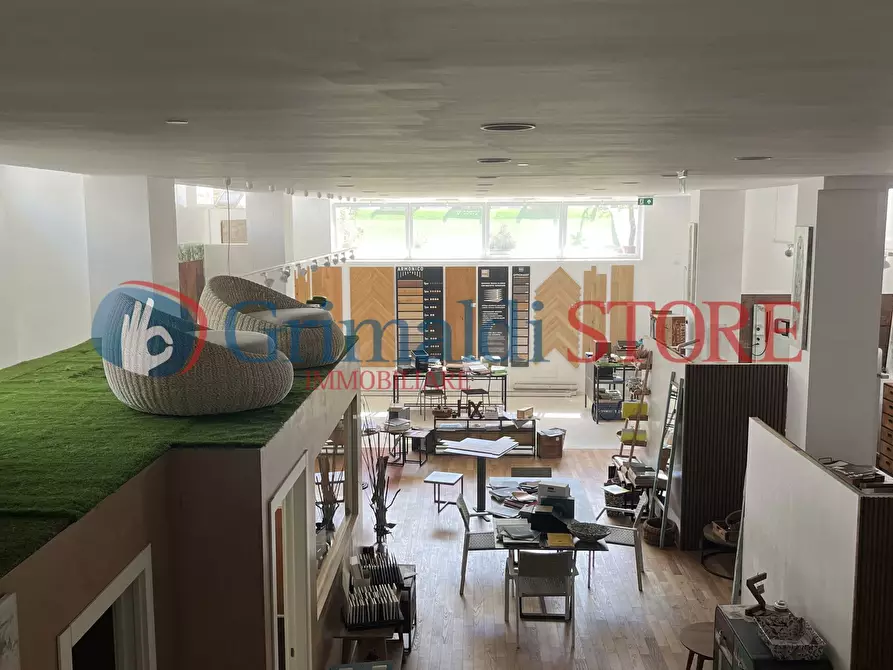 Immagine 38 di Magazzino in vendita  in Viale Giovanni Paolo II 71 a Lecce