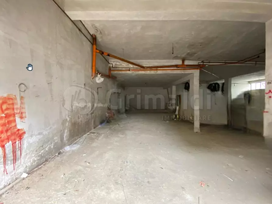 Immagine 4 di Garage in vendita  a Giugliano In Campania
