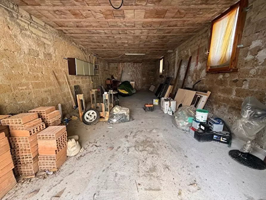 Immagine 17 di Magazzino in vendita  in Viale Guglielmo Marconi 229 a Anzio