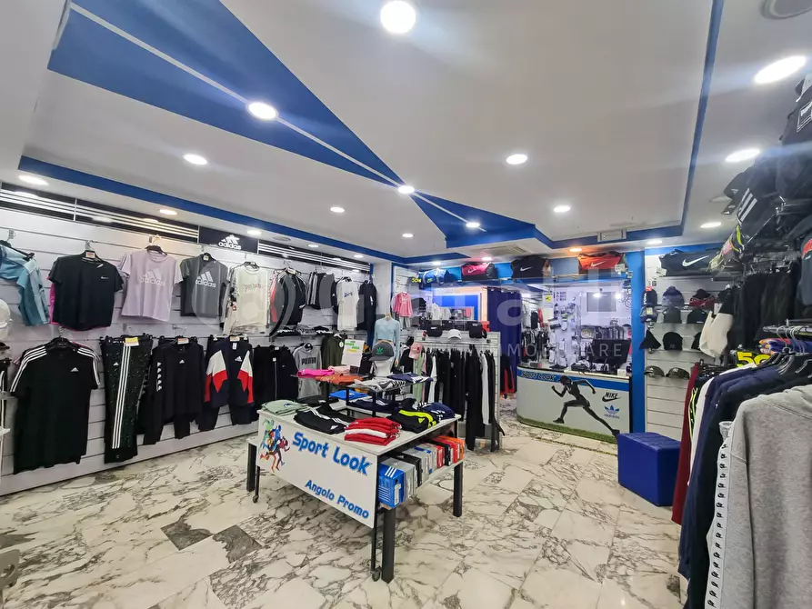 Immagine 5 di Locale commerciale in vendita  in Viale Zecchino 81 a Siracusa