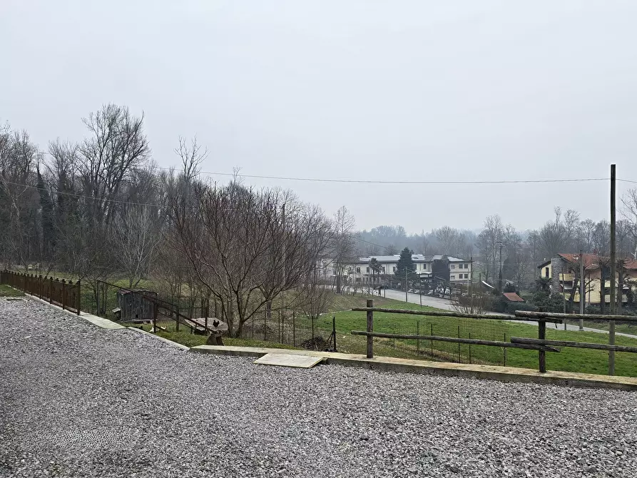 Immagine 26 di Rustico / casale in vendita  in Via C. Battisti 4 a Merone