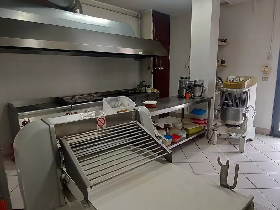 Immagine 31 di Locale commerciale in vendita  in Viale Porta Pia 5 a Brindisi