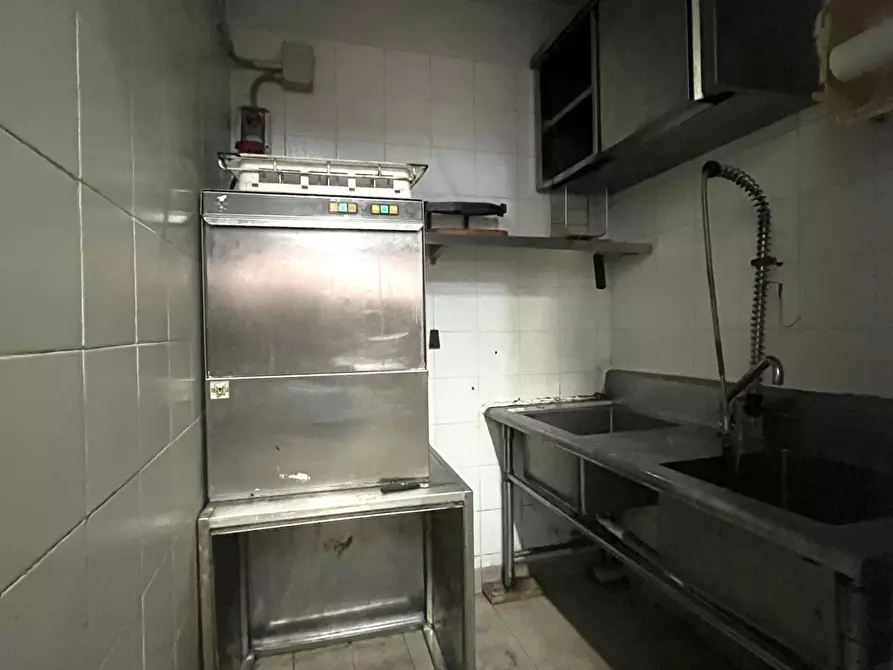 Immagine 11 di Bar / Ristorante in vendita  in Via dei Volsci 50 a Nettuno