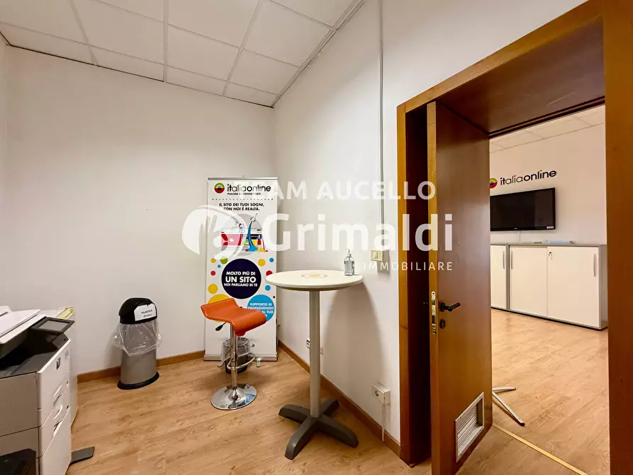 Immagine 19 di Appartamento in vendita  in Corso Giuseppe Garibaldi 167 a Salerno