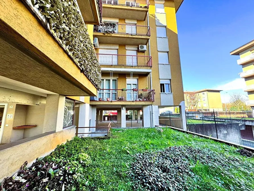 Immagine 3 di Appartamento in vendita  in Via Beato Angelico 10 a Treviglio