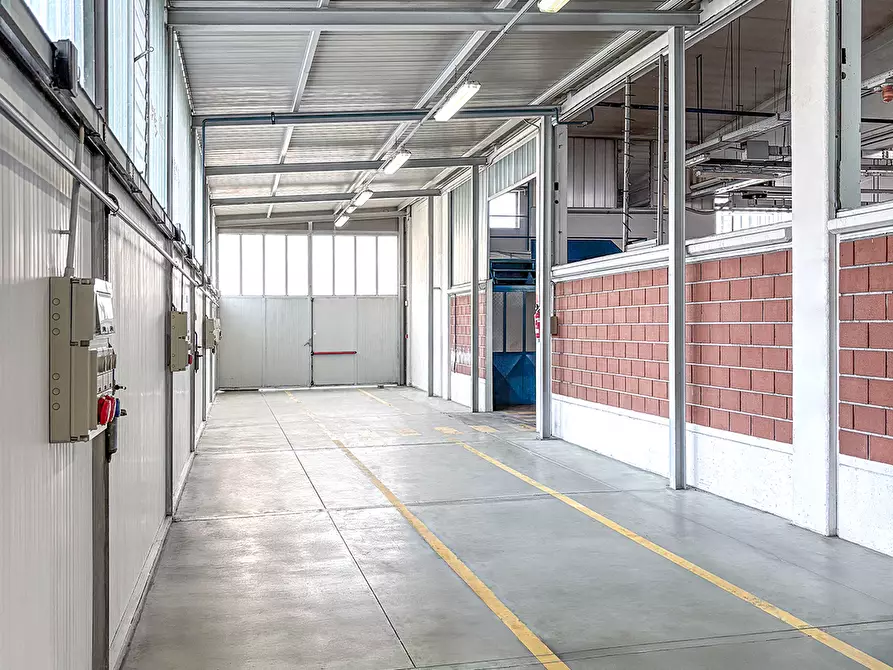 Immagine 10 di Capannone industriale in vendita  in Via Papa Pio X 66 a Mariano Comense