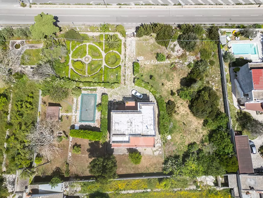 Immagine 15 di Villa in vendita  in Via Camaiore 2 a Lecce