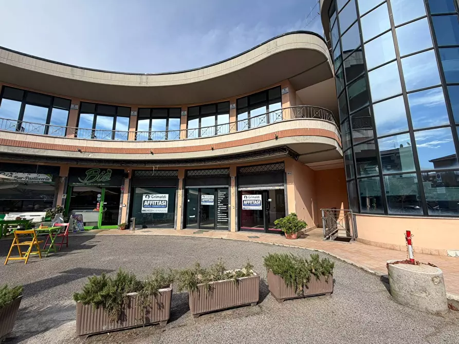 Immagine 1 di Attività commerciale in affitto  in Via Aldo Moro 98 a Aprilia