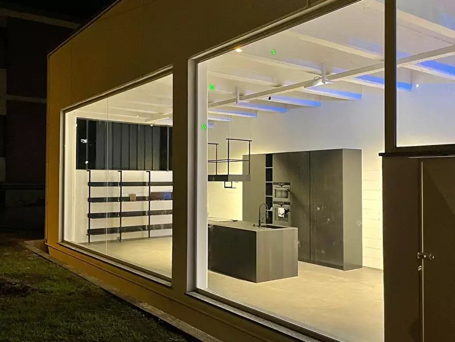 Immagine 1 di Capannone industriale in vendita  in via Canturina 5 a Capiago Intimiano