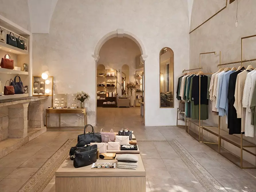 Immagine 1 di Locale commerciale in affitto  in Viale Otranto 48 a Lecce