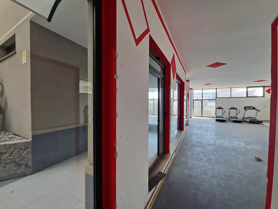 Immagine 14 di Locale commerciale in vendita  in Via Adolfo Celi 185 a Messina