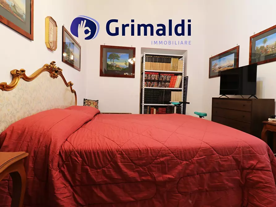 Immagine 13 di Quadrilocale in vendita  in Via Chiatamone a Napoli