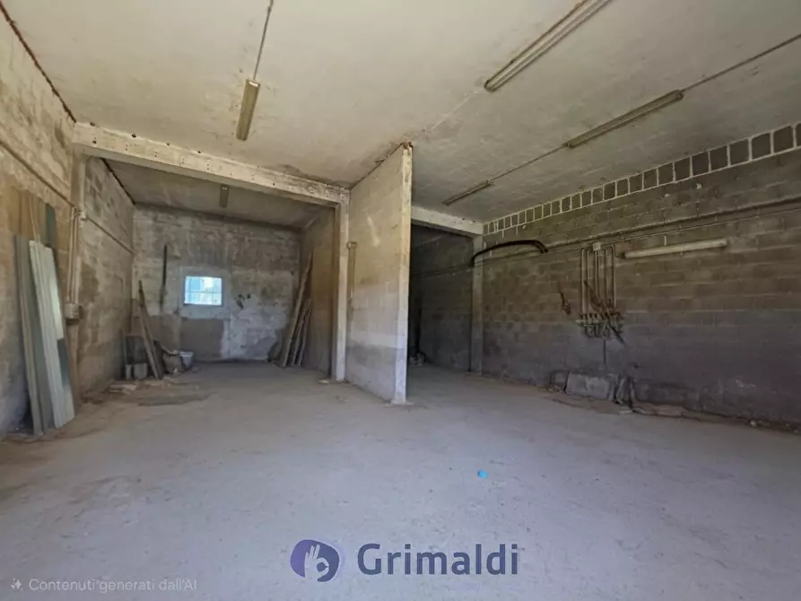 Immagine 12 di Magazzino in vendita  in Via Solano Li Belli 47 a Lequile