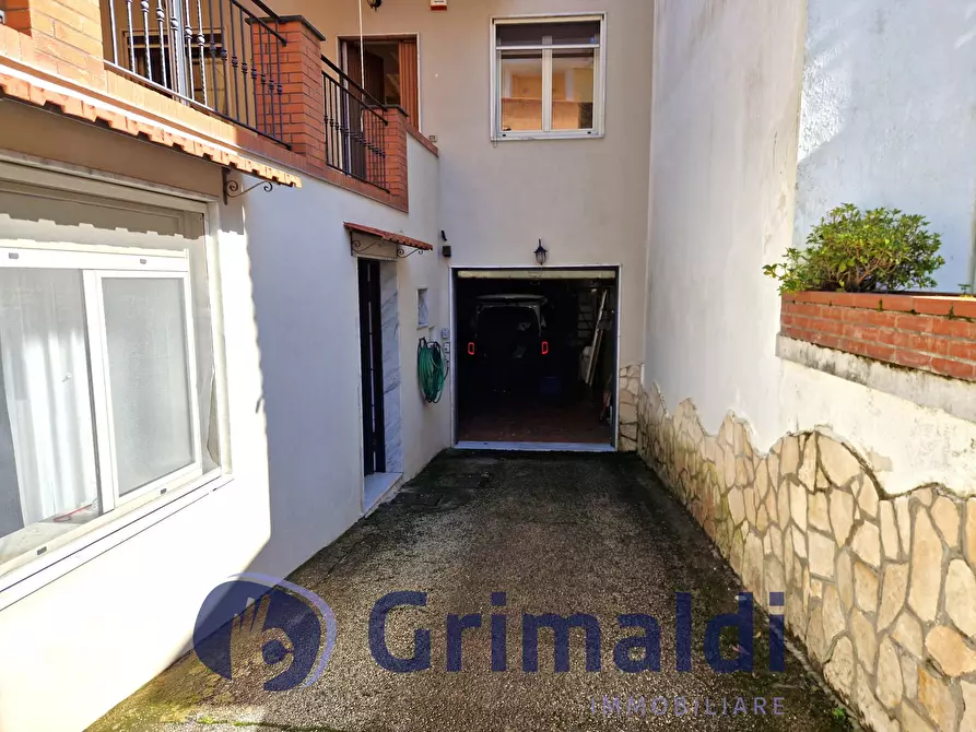 Immagine 27 di Villa in vendita  in Via Comunale Guantai Ad Orsolone 177 a Napoli