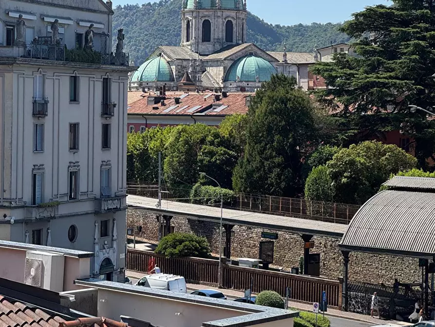 Immagine 13 di Trilocale in affitto  in Piazza De Orchi 1 a Como