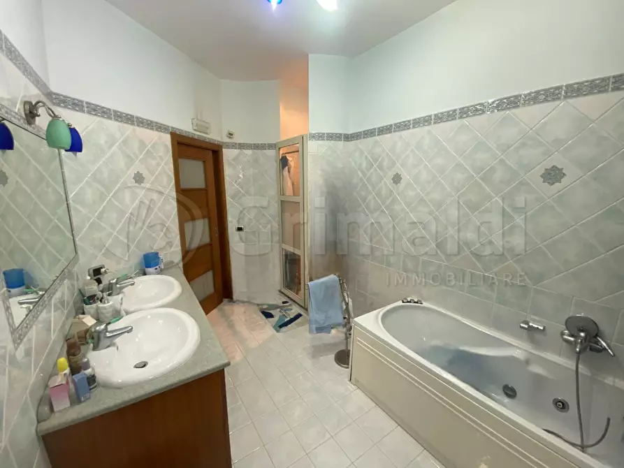 Immagine 11 di Quadrilocale in vendita  a Giugliano In Campania