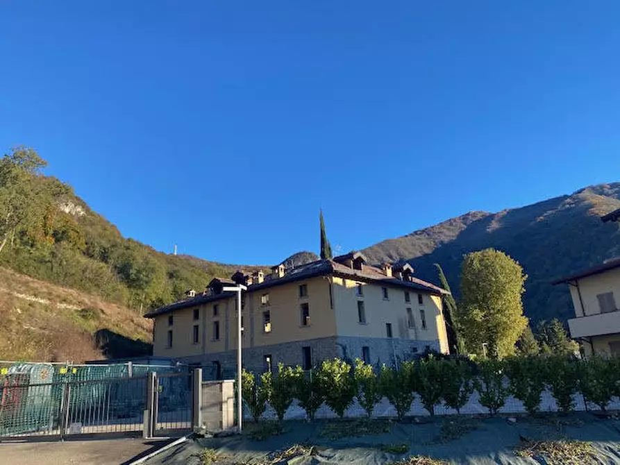 Immagine 22 di Mansarda in vendita  in Via Castello 27 a Canzo