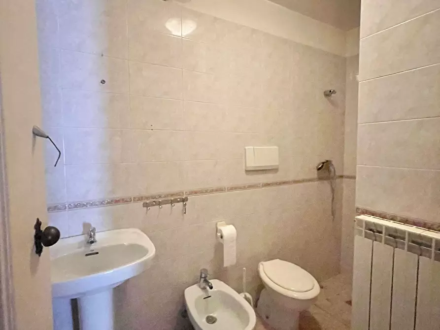 Immagine 12 di Locale commerciale in affitto  in Viale Otranto 48 a Lecce