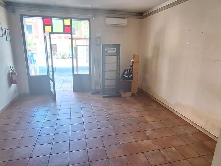 Immagine 3 di Locale commerciale in affitto  in Via Garibaldi 293 a Messina