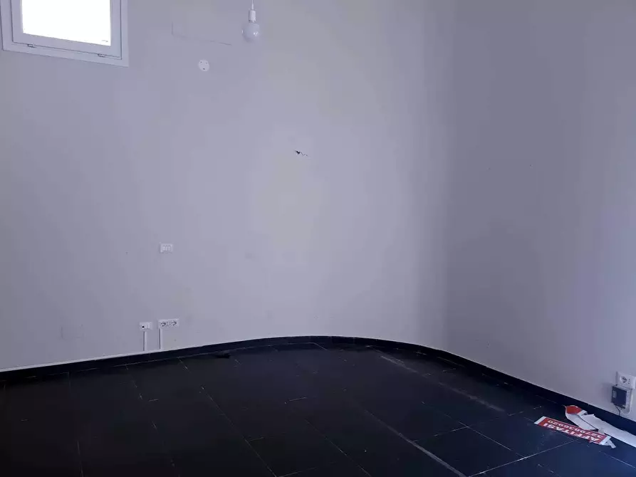 Immagine 4 di Locale commerciale in affitto  in Via Francesco Breschi 2 a Anzio