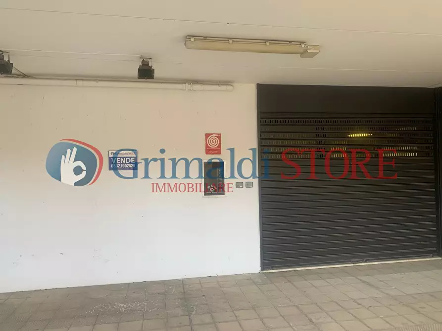 Immagine 19 di Locale commerciale in vendita  in Via Pacinotti 19 a Campi Salentina