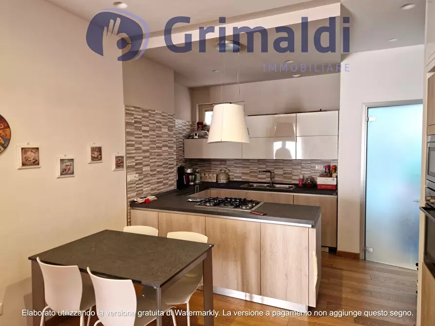 Immagine 5 di Trilocale in vendita  in Via Giacinto Gigante 43 a Napoli