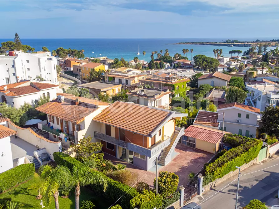Immagine 1 di Villa in vendita  a Siracusa
