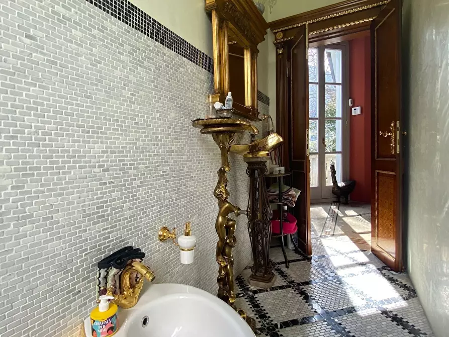 Immagine 19 di Villa in vendita  in Via Milano 6 a Dizzasco