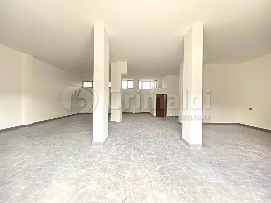 Immagine 3 di Locale commerciale in affitto  a Giugliano In Campania