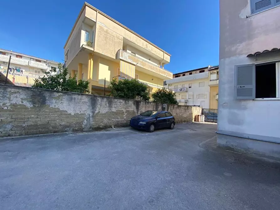 Immagine 14 di Trilocale in vendita  a Giugliano In Campania