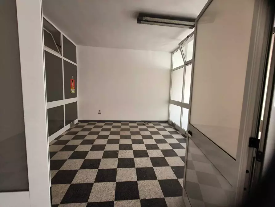 Immagine 13 di Ufficio in vendita  in Via Carmine 44 a Brindisi