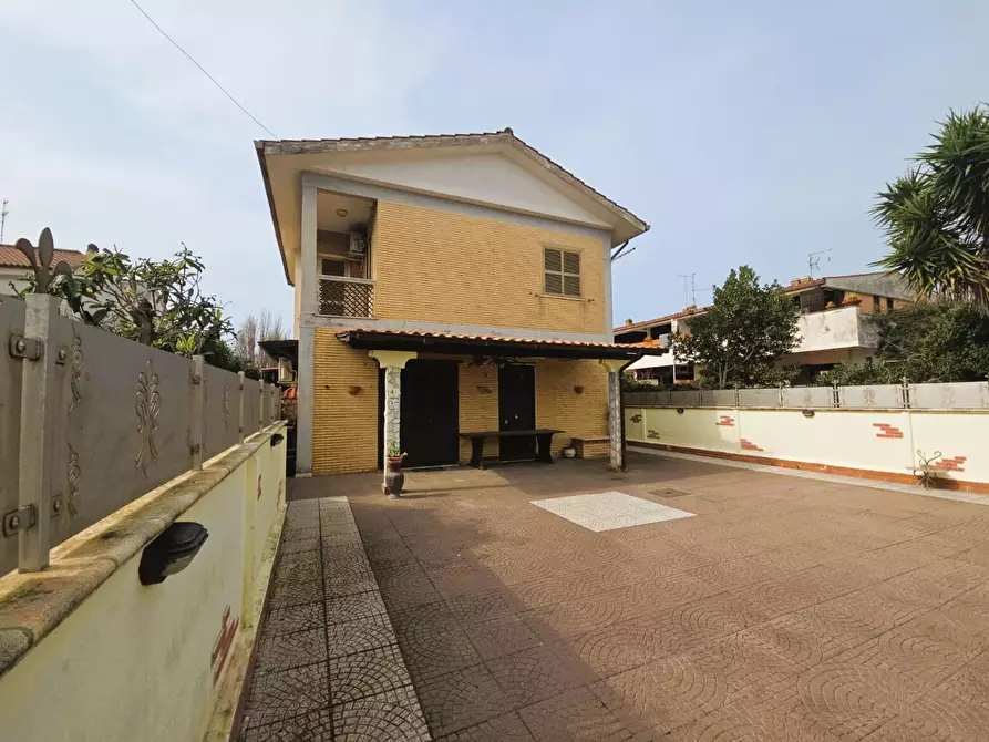 Immagine 4 di Quadrilocale in vendita  in Via dei Delfini 102 a Ardea