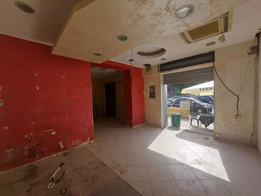 Immagine 12 di Locale commerciale in vendita  in Via Pietro Bembo 2 a Roma